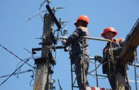 ​Енергетики повернули електропостачання для понад 25 тисяч родин після обстрілів