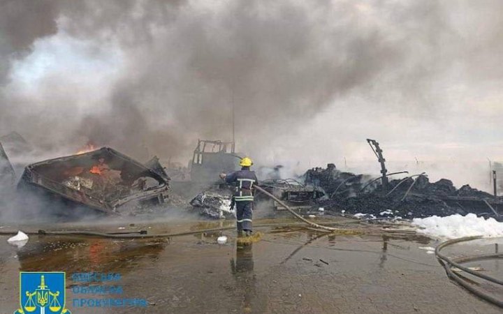 Внаслідок атаки на Одеську область пошкоджено припортову інфраструктуру і зерносховище. Поромну переправу до Румунії зупинили
