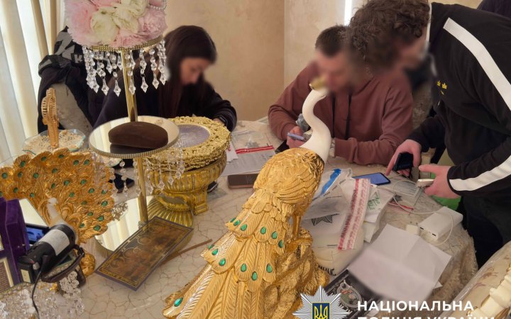 У Києві судитимуть угруповання “магів” та “ворожок”, які виманювали гроші у людей, зокрема родин загиблих військових