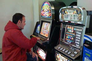 За два месяца в Киеве закрыли более сотни подпольных игорных домов