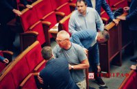Нардеп Івченко вдарив "слугу народу" Сольського в сесійній залі Ради 