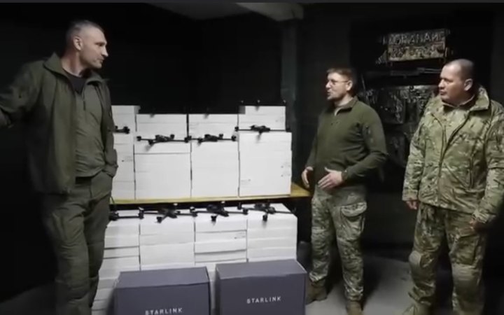 Кличко відвіз бійцям 28 і 24 ОМБрта 5 штурмової бригади дрони та старлінки