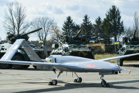 Великобритания передаст Украине военную технику и оружие