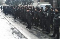 Полицейские с "немым укором" постояли возле Шевченковского суда