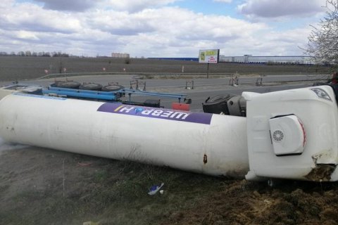 Під Києвом перекинулась цистерна з рідким киснем