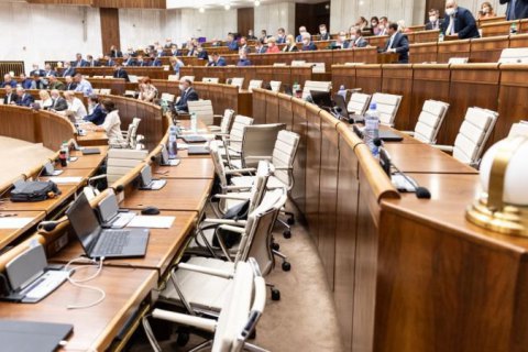 Словакия внесет изменения в Конституционный закон о госбезопасности для продолжения чрезвычайного положения