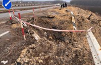 Возле Харькова с дорог, по которым пролегают эвакуационные маршруты, вывозят уничтоженную технику