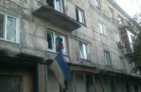 Военные показали повреждения от обстрела боевиками жилых домов в Новотошковском