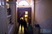 Майдановцы покидают Октябрьский дворец