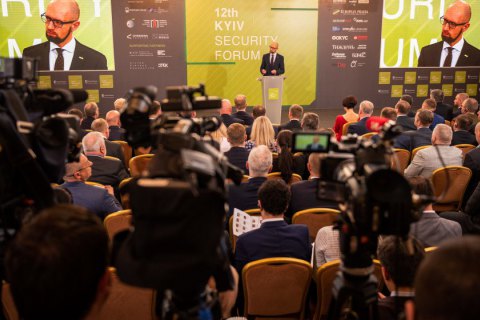 Слабкість заходу провокує силу Росії, - Яценюк