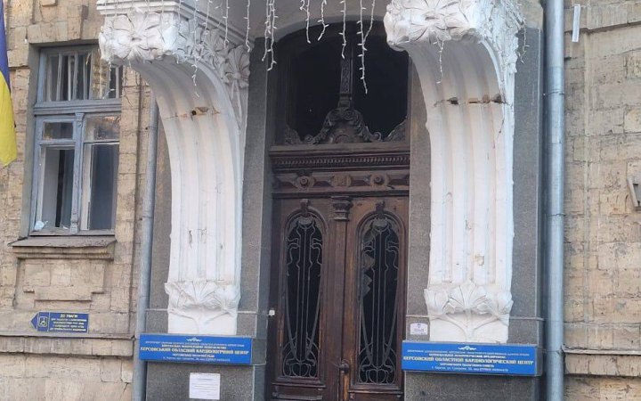 Внаслідок обстрілу кардіодиспансеру у Херсоні постраждали 2 людини