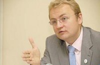 Эксперты УЕФА отметили прогресс в реконструкции аэропорта в Донецке и Киеве