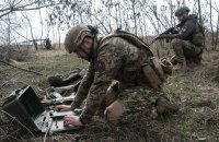 Українська армія залишається в Бахмуті, ворог місто не контролює. Найголовніше – зберегти особовий склад, – президент України