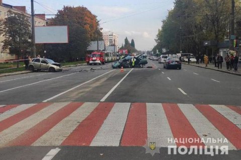 В Хмельницком водитель спровоцировал тройное ДТП и скрылся