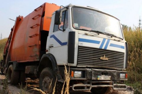 У Львові почали вивозити сміття з перевантажувальних станцій