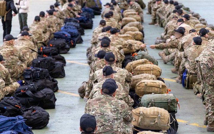 Велика Британія надала партію зимового спорядження українським військовим