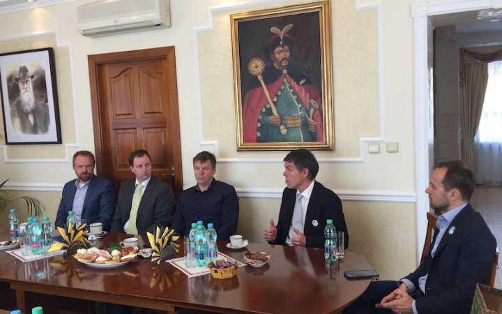 Чехія передасть мільйон крон на оборону України та продуктів харчування на 18 млн гривень