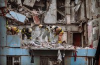 ​Рятувальники закінчили пошукові роботи на місці ракетного обстрілу в Запоріжжі (оновлено) 