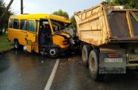 У Моршині маршрутний автобус зіткнувся з КамАЗом