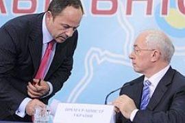 Азаров обяжет чиновников жаловаться друг на друга