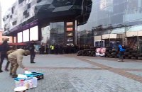 Активисты ВОО "Сокол" заблокировали работу ТРЦ "Океан плаза"