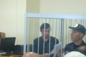 Луценко зовет Януковича и Пшонку на суд 