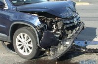 В Киеве в ДТП водитель вылетел из авто на дорогу