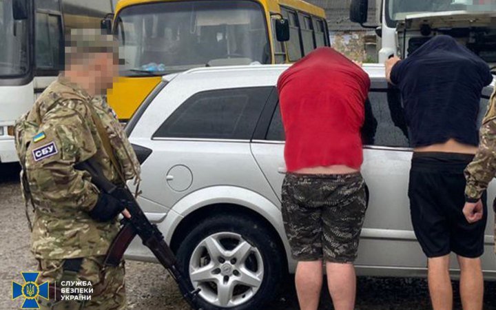 СБУ знешкодила три міжнародні злочинні групи, які переправляли чоловіків за кордон