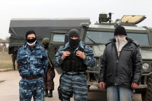 Неизвестные на бензовозах вывозят дизтопливо с базы хранения в Симферополе