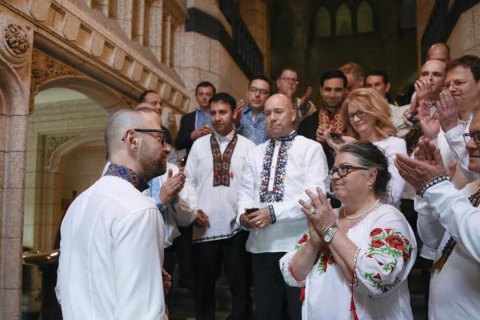 Яценюк встретился с парламентариями Канады