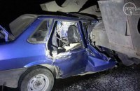 Під Маріуполем ВАЗ врізався в тягач із військовою технікою, є загиблі (оновлено)
