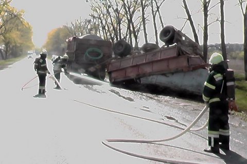 В Черкасской области перевернулась цистерна с аммиачной водой