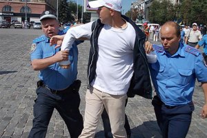 Сбор подписей против Януковича в Харькове едва не перерос в массовую драку