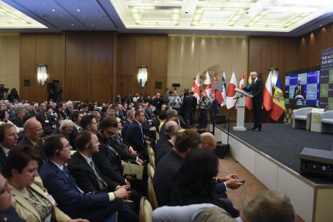 ЕС и НАТО должны четко заявить, что видят Украину в своем составе, - Яценюк