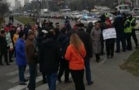 В Киеве жители дома перекрыли улицу из-за отсутствия отопления