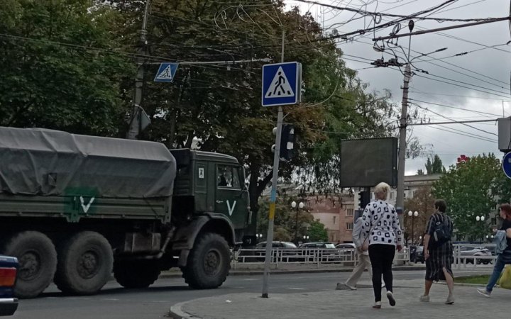 Із Херсонщини у Крим росіяни вивозять так звані "державні" установи