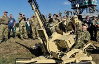 Турчинов принял участие в испытании новых украинских беспилотников, оружия и техники