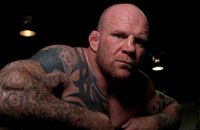 Американский боец MMA Джефф Монсон поупражнялся в стрельбе в "ЛНР"