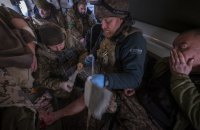 Чому бойовим медикам не дозволяють переливати кров пораненим бійцям. Відповідаємо на основні аргументи тих, хто проти