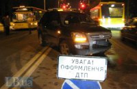 В Киеве произошла авария с участием трех автомобилей и автобуса