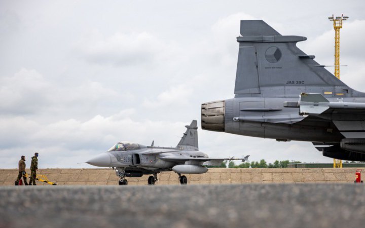 Перші винищувачі Gripen мають зʼявитися в Україні наступного року. Київ розраховує на 150,  ‒ Зеленський