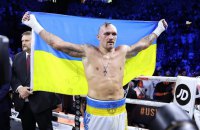 Усик знову залишив Україну