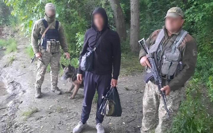 ​Прикордонники затримали чоловіка, який плив по Дунаю до Румунії на надувній подушці 