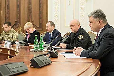 Украина приостановила перемещение грузов через линию столкновения с ОРДЛО (обновлено)