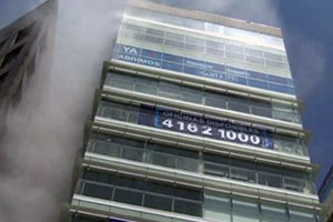 При взрыве в  здании мексиканской нефтяной компании погибли 15 человек