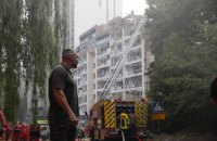 Рятувально-пошукові роботи в житловому будинку Києва, що постраждав від ранкового обстрілу, тривають, - Кличко