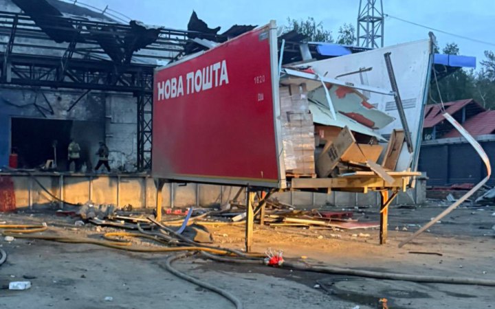 Росіяни тричі за добу атакували депо "Нової пошти" в Харкові