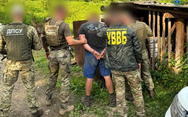 ​На Буковині та Закарпатті викрили дві схеми переправлення нелегалів за кордон