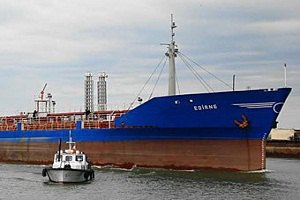 У берегов Албании взорвался и затонул танкер
