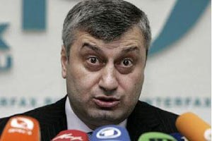Кокойты отказался уходить в отставку, пока не покончит с "оранжевой революцией"